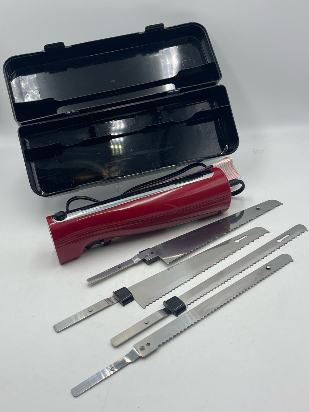 Bella: Electric Serrated Bladed Carving Knife Set w/Storage Box (Model XJ-15416)
